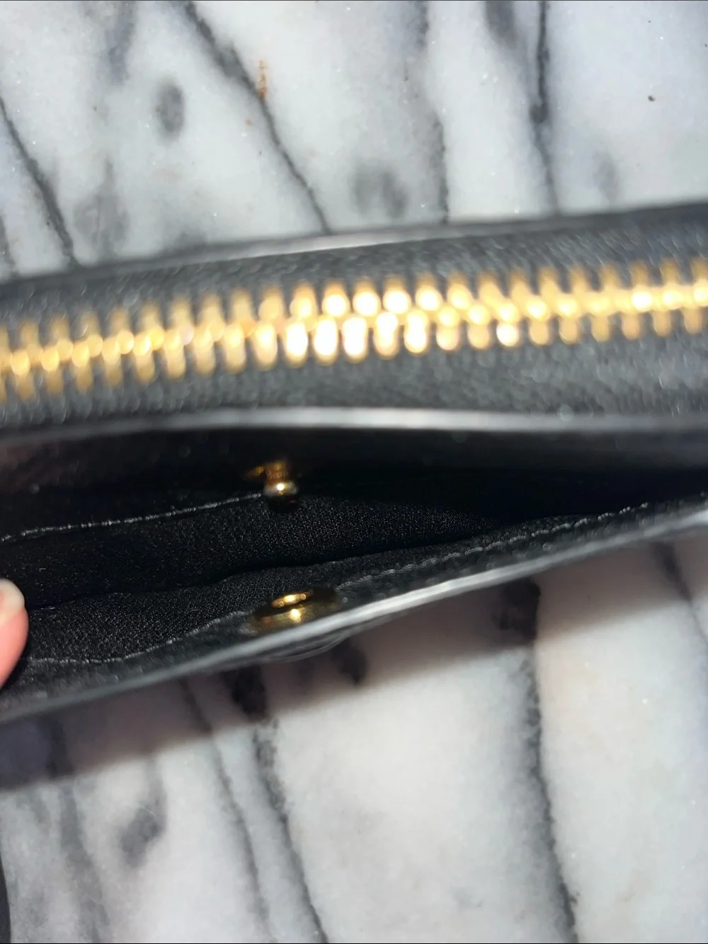 MARC JACOBS EMPIRE CITY PEBBLED LEATHER ZIP AROUND WRISTLET WALLET